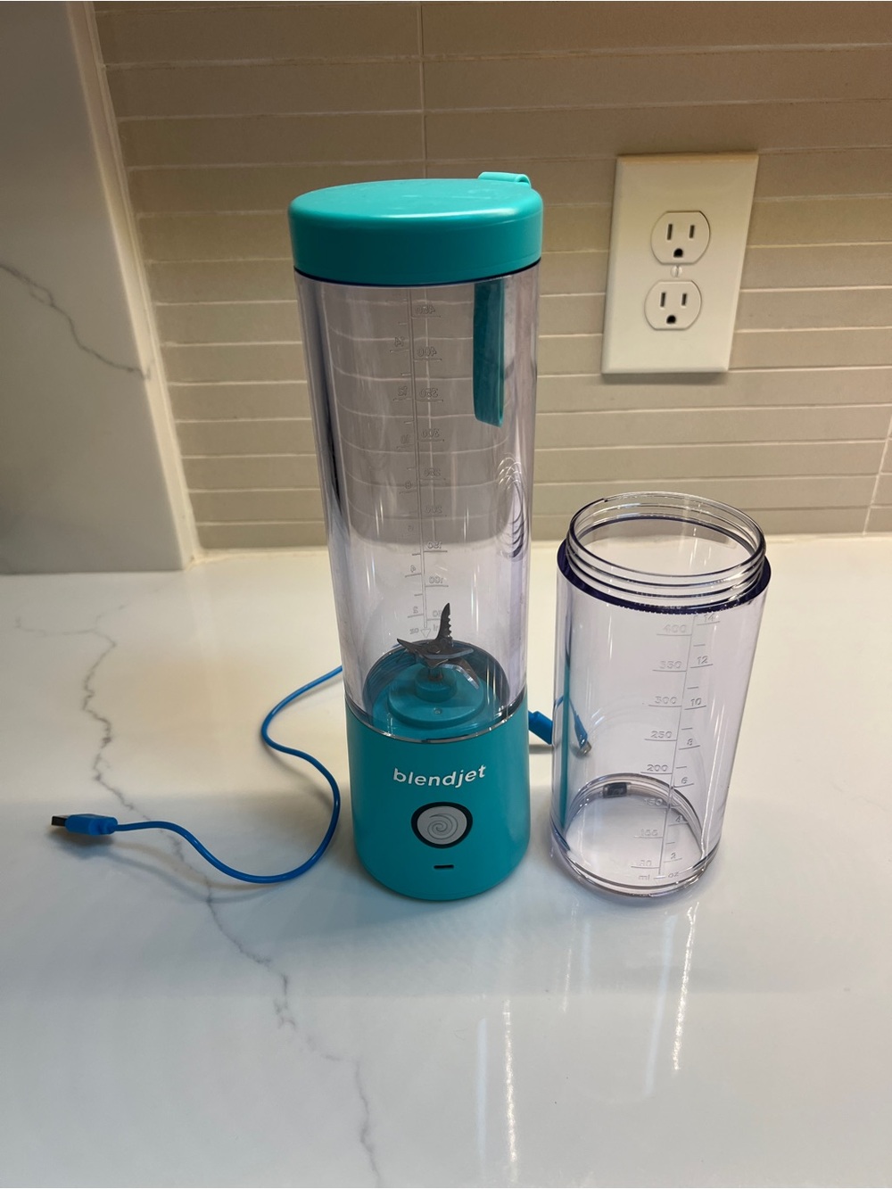 Blendjet 2 Blender Teal Mint with 14 ounce and 18 ounce large cups